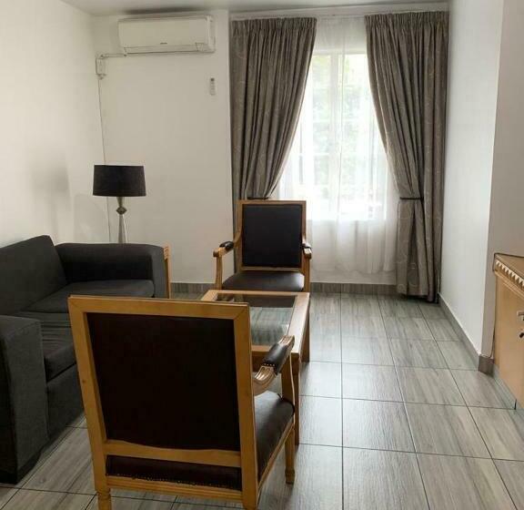 סוויטת 2 חדרי שינה, Airport Inn And Suites