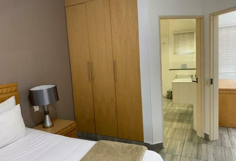 Люкс 2 Спальни, Airport Inn And Suites