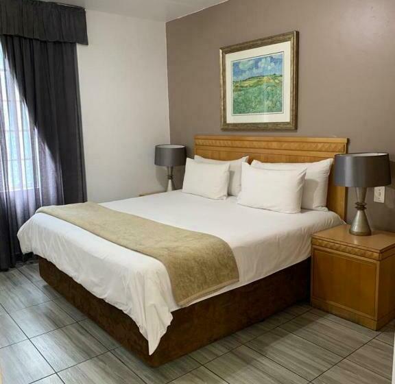 סוויטת 2 חדרי שינה, Airport Inn And Suites