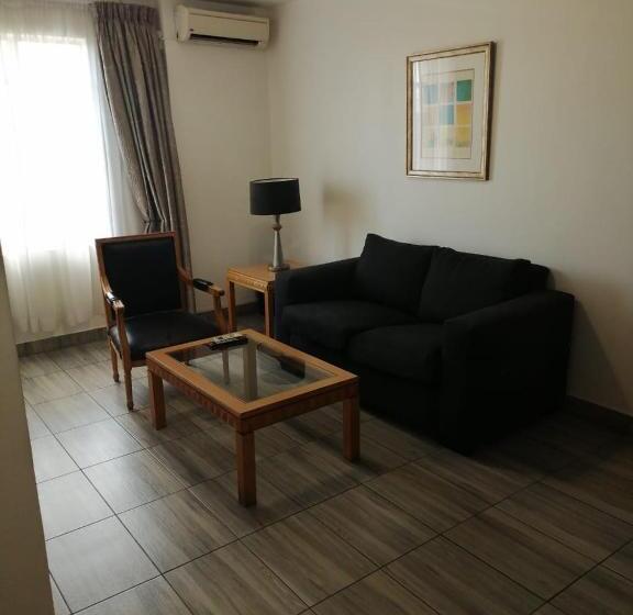 סוויטת 2 חדרי שינה, Airport Inn And Suites