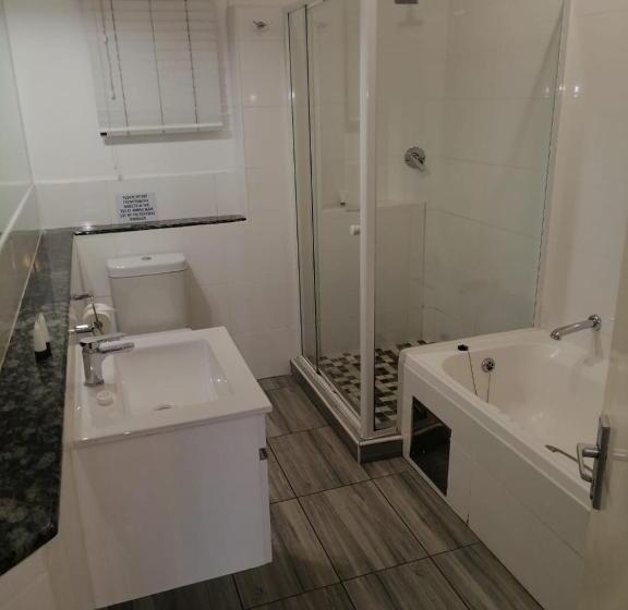 Люкс 2 Спальни, Airport Inn And Suites