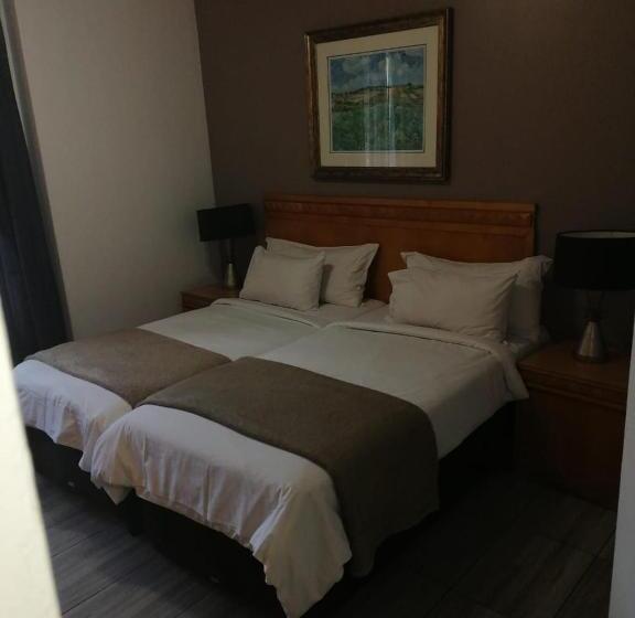 סוויטת 2 חדרי שינה, Airport Inn And Suites