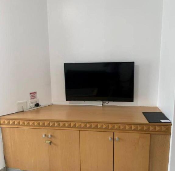 סוויטת 2 חדרי שינה, Airport Inn And Suites