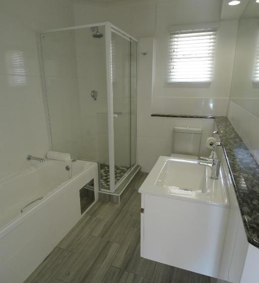 סוויטת 2 חדרי שינה, Airport Inn And Suites