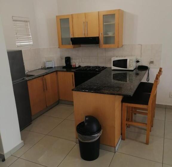 חדר אקזקיוטיב, Airport Inn And Suites