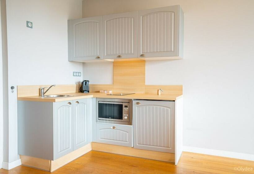 استودیوی استاندارد, Adonis La Redorte By Olydea