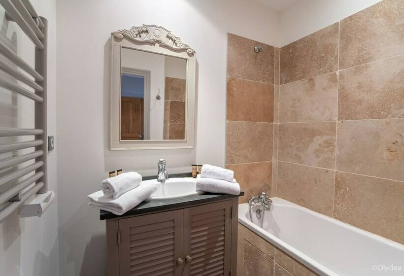 استودیوی استاندارد, Adonis La Redorte By Olydea