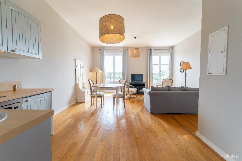 سوییت پرستیژ, Adonis La Redorte By Olydea