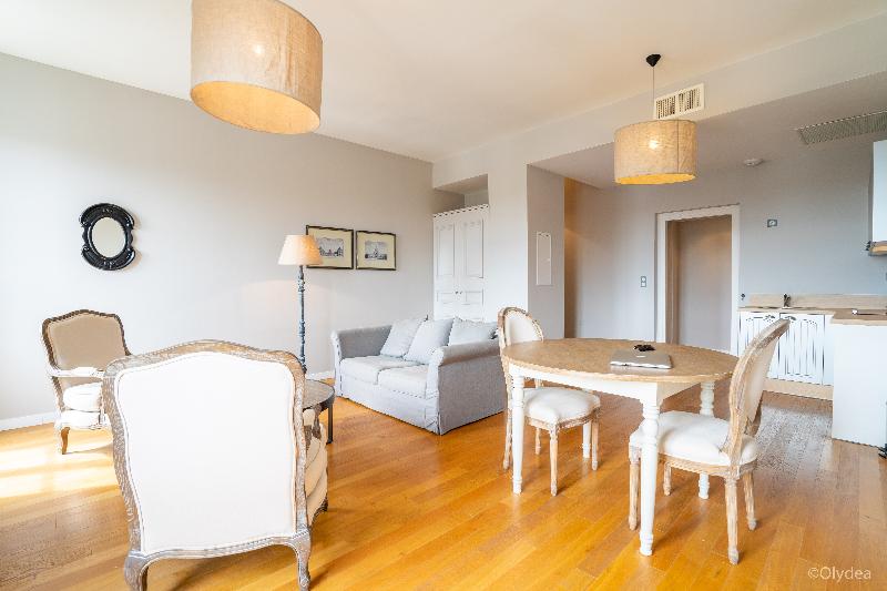 سوییت پرستیژ, Adonis La Redorte By Olydea