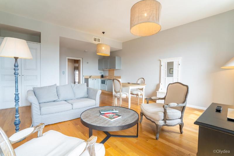 سوییت پرستیژ, Adonis La Redorte By Olydea