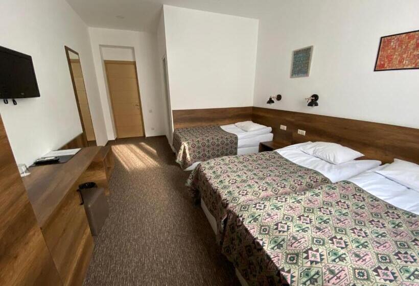 اتاق استاندارد سه نفره, Alliance