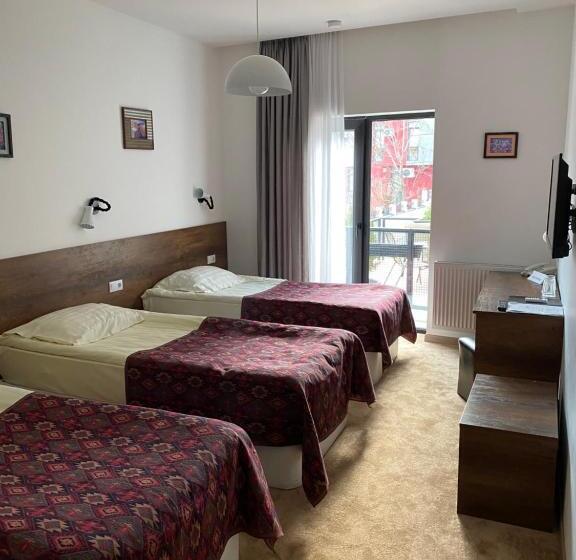 اتاق استاندارد سه نفره, Alliance