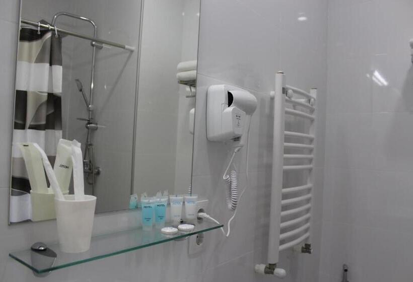 اتاق لوکس با چشم‌انداز شهر, Alliance