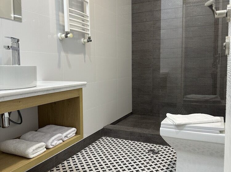 اتاق استاندارد سه نفره, Alliance