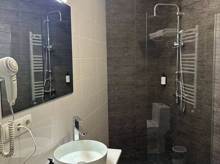 اتاق استاندارد چهار تخته, Alliance