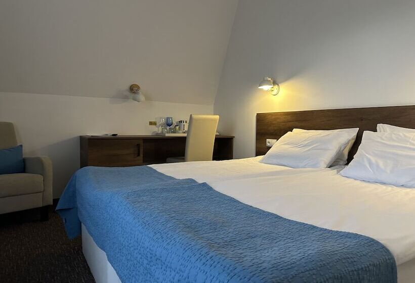 اتاق لوکس با چشم‌انداز شهر, Alliance