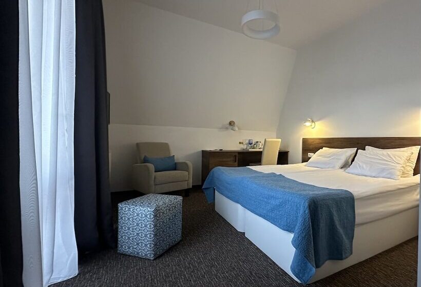 اتاق لوکس با چشم‌انداز شهر, Alliance