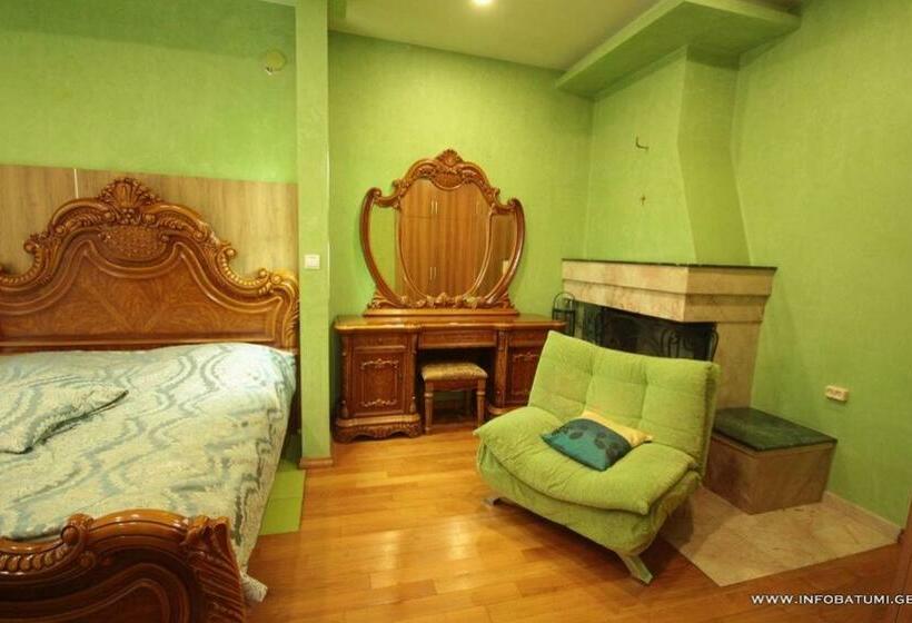 سوئیت با بالکن, Black Sea House