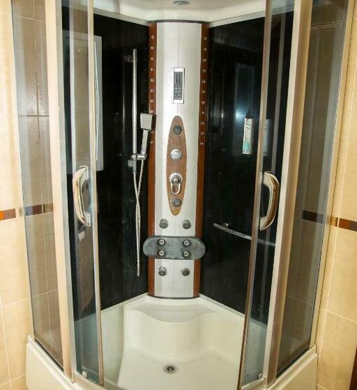 سوئیت با بالکن, Black Sea House