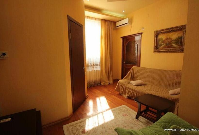 اتاق خانوادگی, Black Sea House