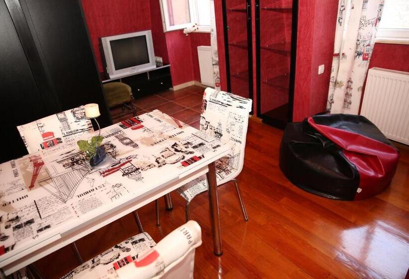 سوئیت 2 خوابه, Black Sea House