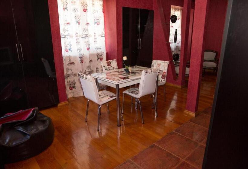 سوئیت 2 خوابه, Black Sea House