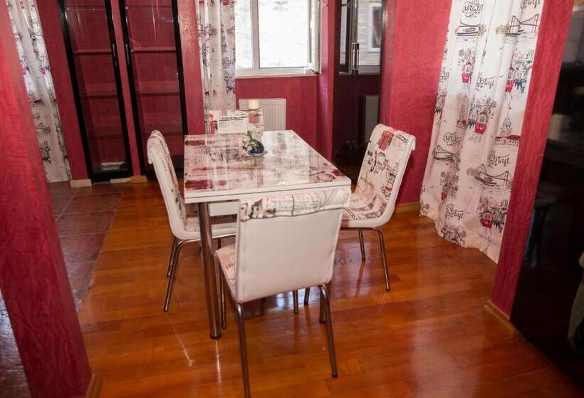 سوئیت 2 خوابه, Black Sea House