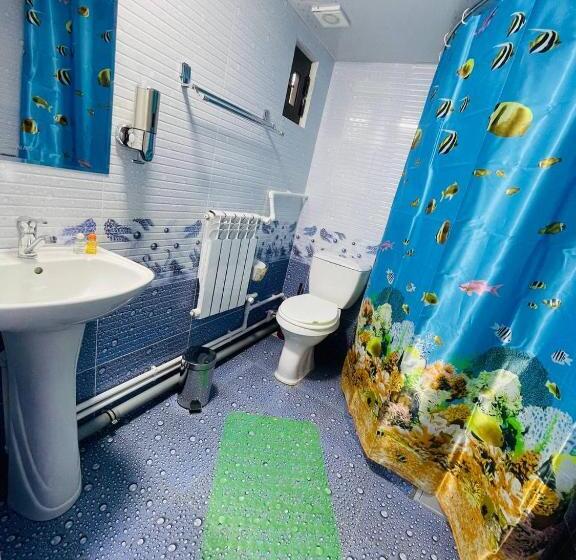 חדר סטנדרט לשלושה, Chor Minor