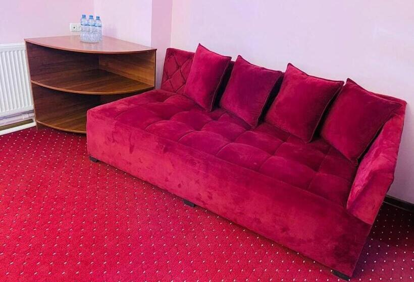 סוויטה, Chor Minor