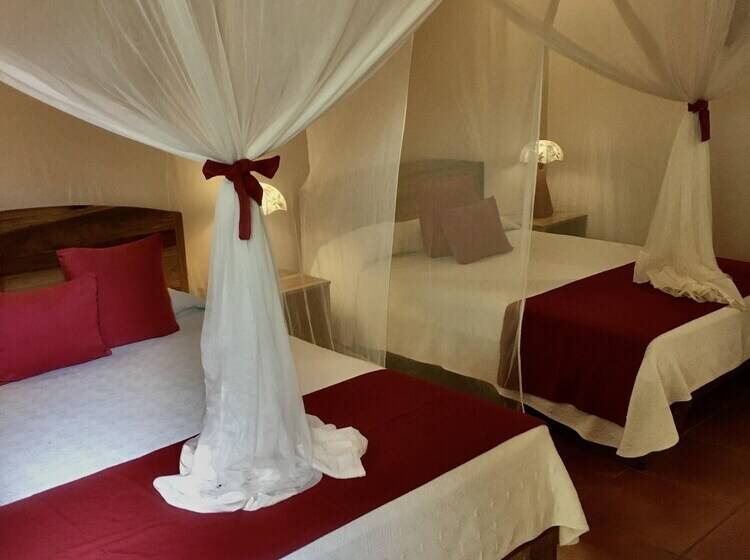 标准三人间, El Encanto