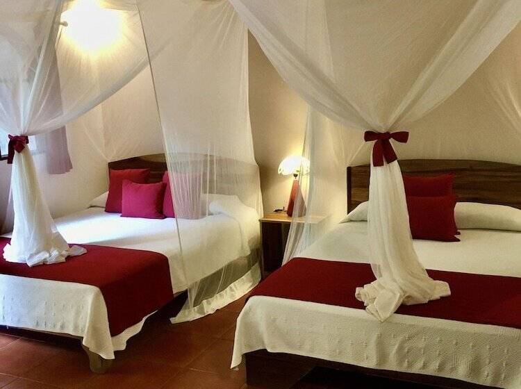 Quarto Triplo Estandar, El Encanto