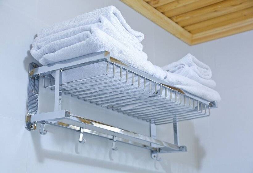 חדר דלוקס לשלושה, Fatima Boutique