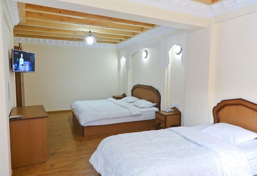 חדר דלוקס לשלושה, Fatima Boutique