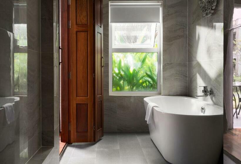 اتاق کلاب, J7 Angkor