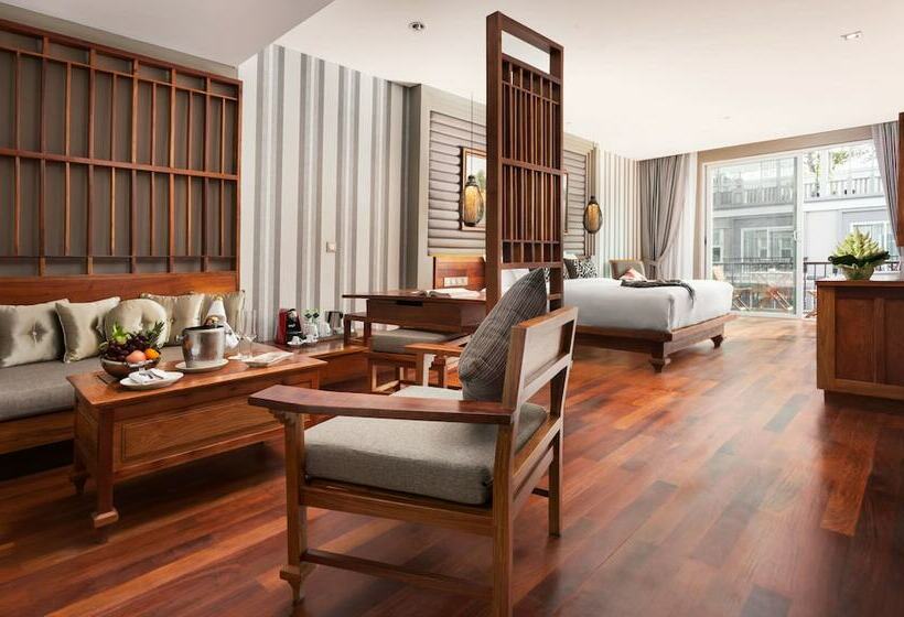 اتاق اجرایی, J7 Angkor