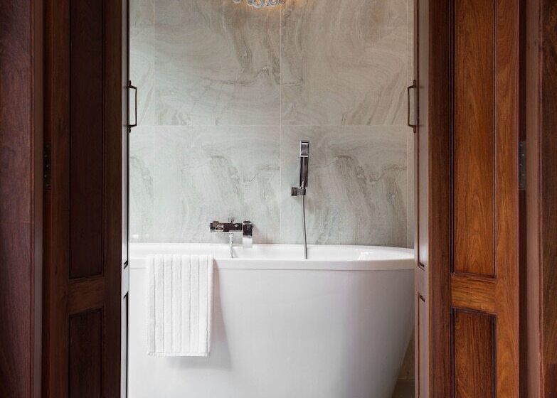 اتاق استاندارد با چشمانداز استخر, J7 Angkor