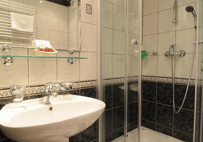 اتاق اجرایی, J7 Angkor