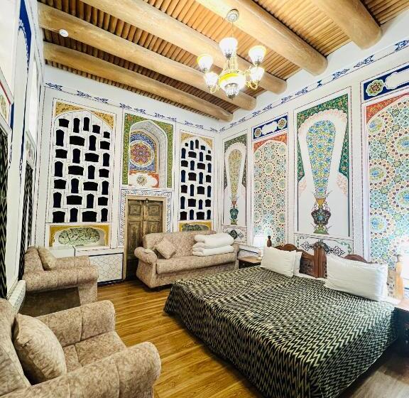 주니어 스위트, Komil Bukhara Boutique