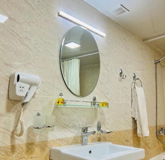 جناح جونيور, Komil Bukhara Boutique