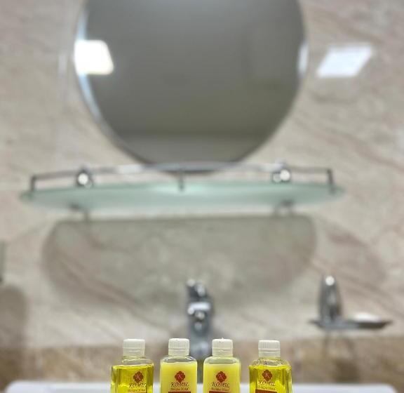 جناح جونيور, Komil Bukhara Boutique