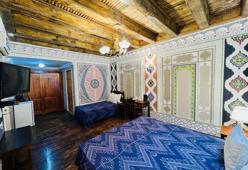 غرفة قياسية ثلاثية, Komil Bukhara Boutique