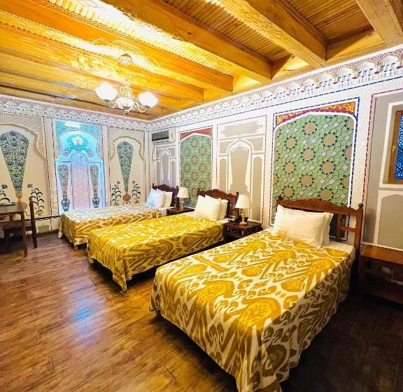 غرفة قياسية ثلاثية, Komil Bukhara Boutique