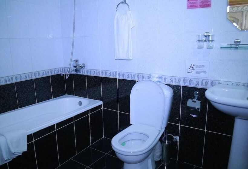 غرفة قياسية ثلاثية, Komil Bukhara Boutique