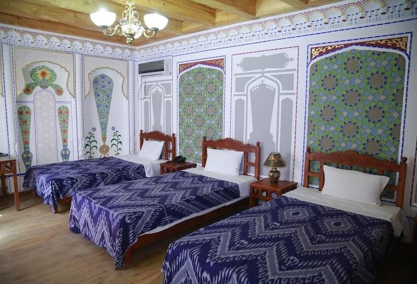 غرفة قياسية ثلاثية, Komil Bukhara Boutique
