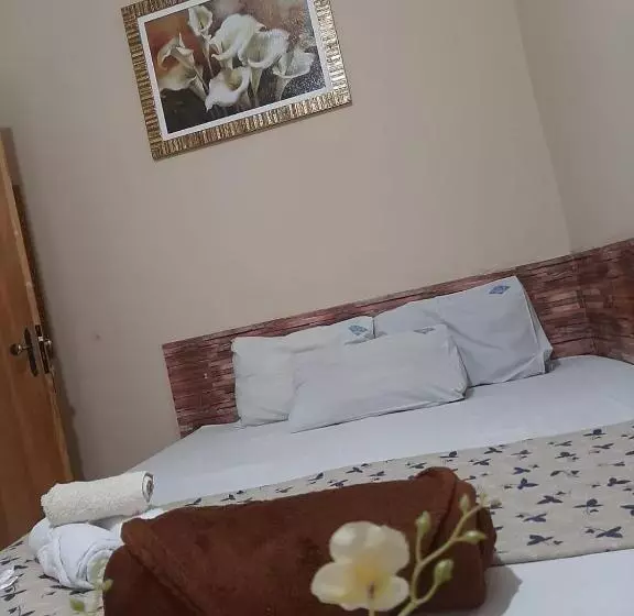 スタンダード4人部屋, Aparecida Akuto S Pousada