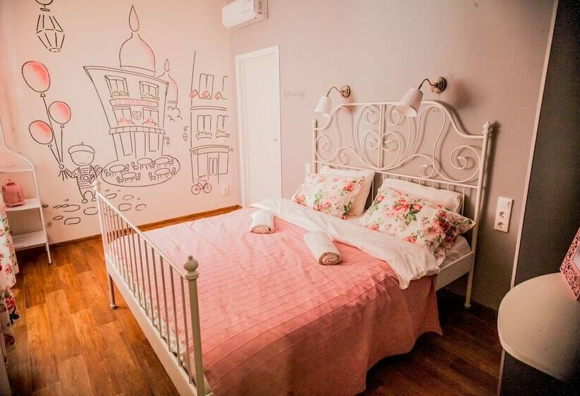 标准间, Geography Hostel