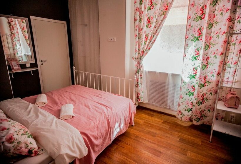 标准间, Geography Hostel