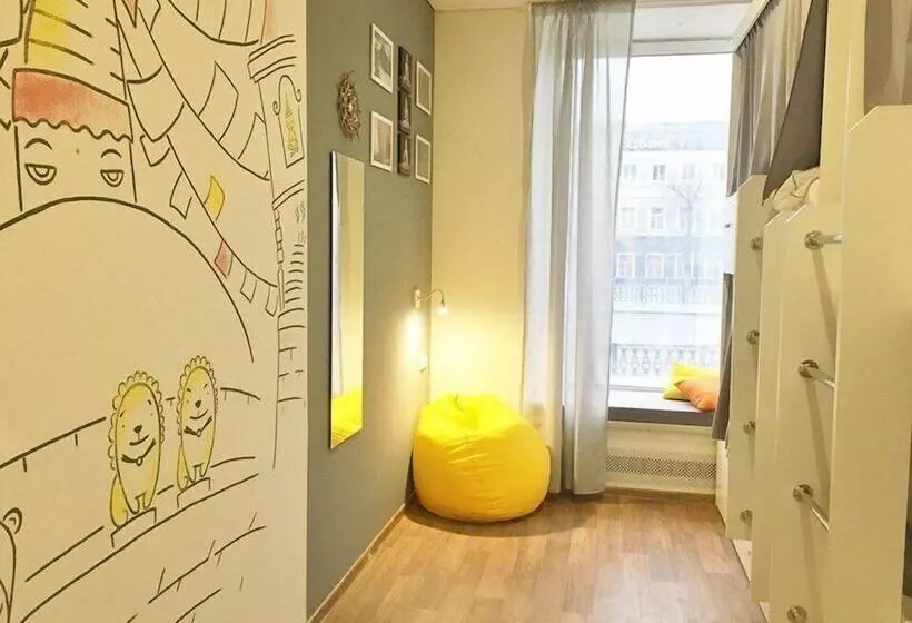ルームシェアのワンベッド, Geography Hostel