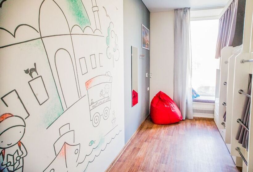 共用房间的床, Geography Hostel