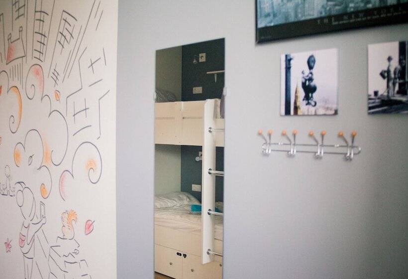 共用房间的床, Geography Hostel